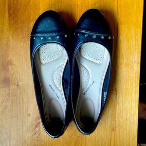 Black ballet flats